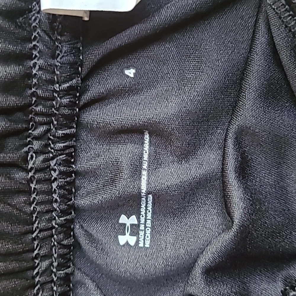 Under Armour kids short sz 4 - Picture 3 of 11